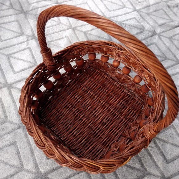 Wicker Basket With Wooden Beads - Picture 2 of 7
